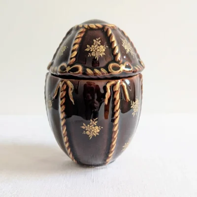 Bonbonnière ancienne en forme d'œuf céramique brune et décors dorés