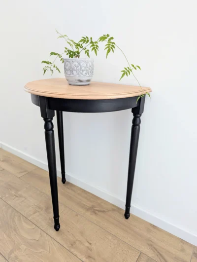 Meuble d'appoint d'entrée vintage avec plante verte