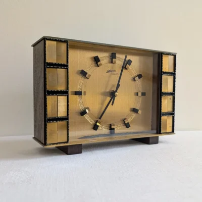 Cadran doré brossé avec index noirs horloge Atlanta