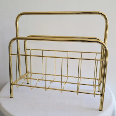 Porte-revues vintage en métal doré années 70 design tubulaire