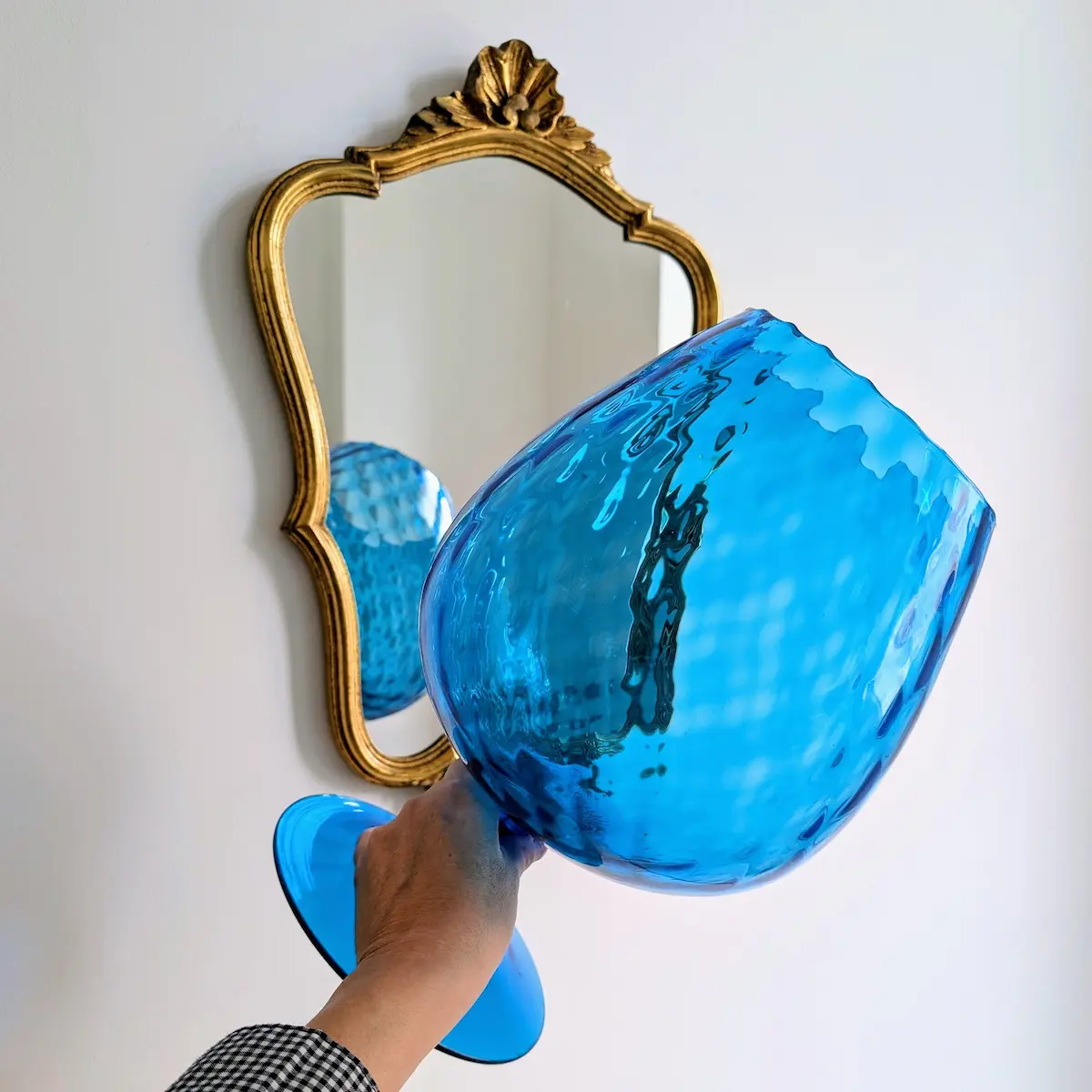 Base élancée du vase Empoli sur pied bleu