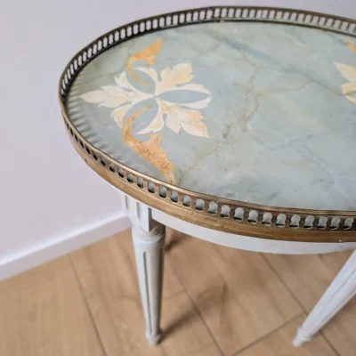 Détail plateau marbré table bouillotte