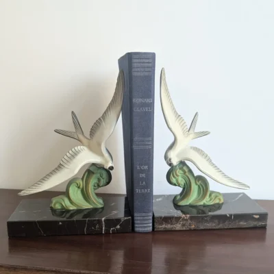 Paire de serre-livres oiseaux Art Déco en marbre noir