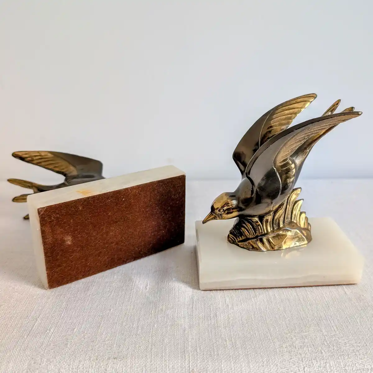 Socle en onyx et base feutrine serre-livres Art déco