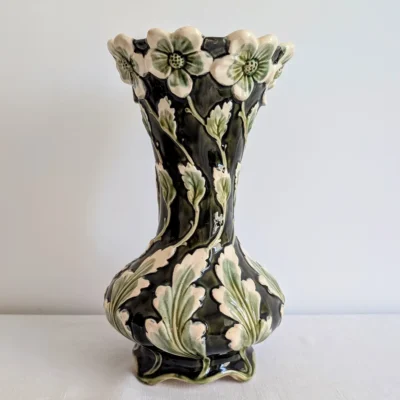 Vase Art Nouveau signé Gustave De Bruyn faïence émaillée