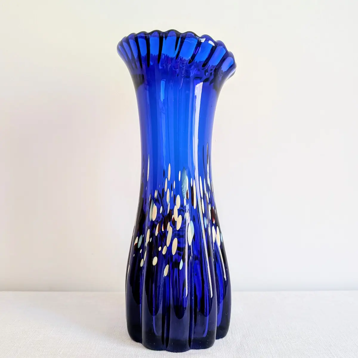 Grand vase en verre soufflé bleu cobalt italien années 1960