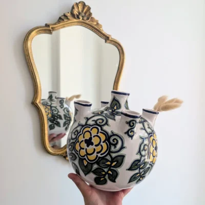 Vase pique-fleurs Orchies en situation avec miroir