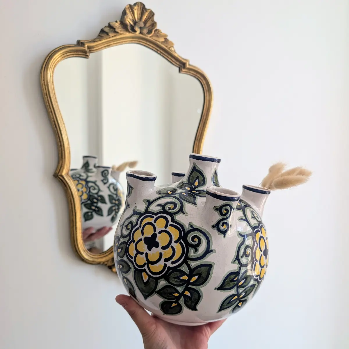 Vase pique-fleurs Orchies en situation avec miroir