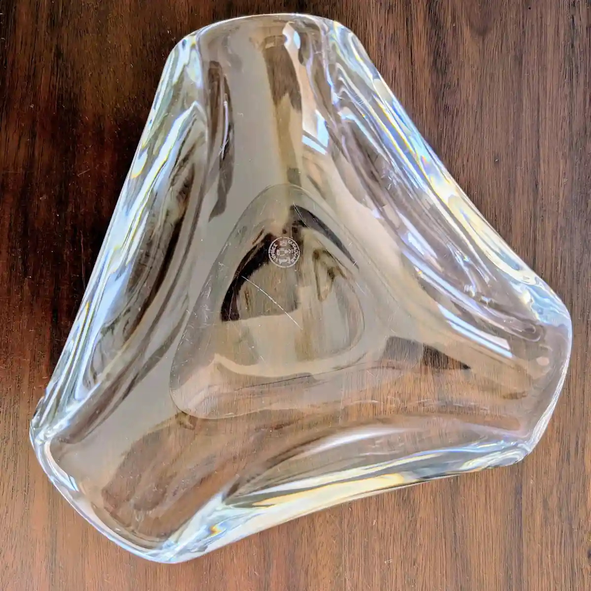 Vide-poche Baccarat en cristal massif design triangulaire vue dessus