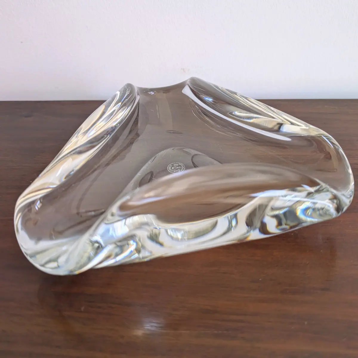 Vide-poche Baccarat en cristal massif vue en perspective