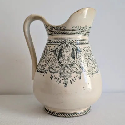 Broc de toilette ancien en faïence fine à décor vert imprimé Jacobi Adler vers 1880