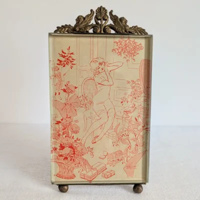 Cadre photo ancien verre biseauté et laiton patiné avec fronton décoratif de face