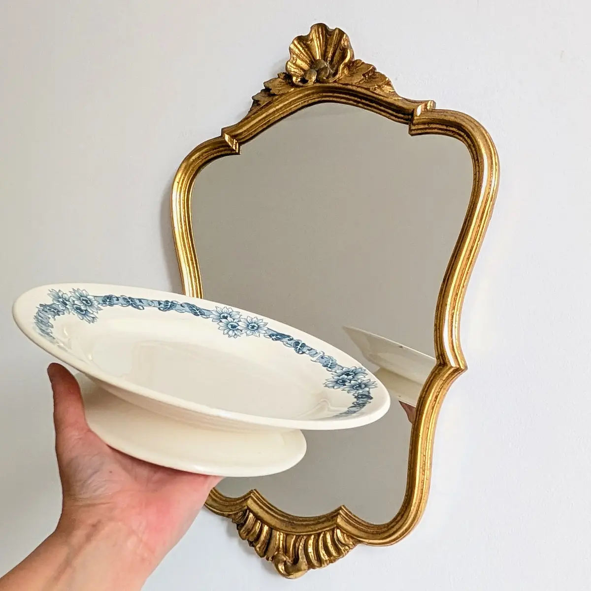 Coupe basse ancienne sur piédouche en faïence de Longchamp décor floral bleu