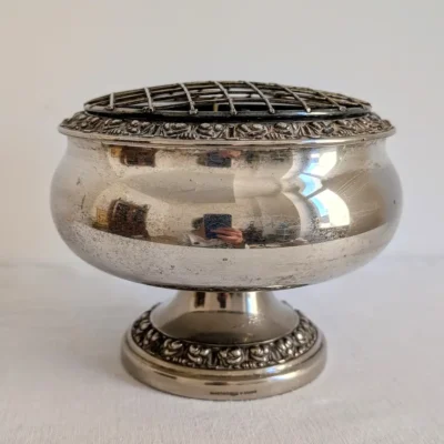 Grand bol à roses Ianthe en métal argenté avec sa grille ajourée