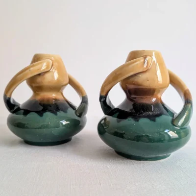 Paire de petits vases Alpho en céramique émaillée des années 1950 vus de face