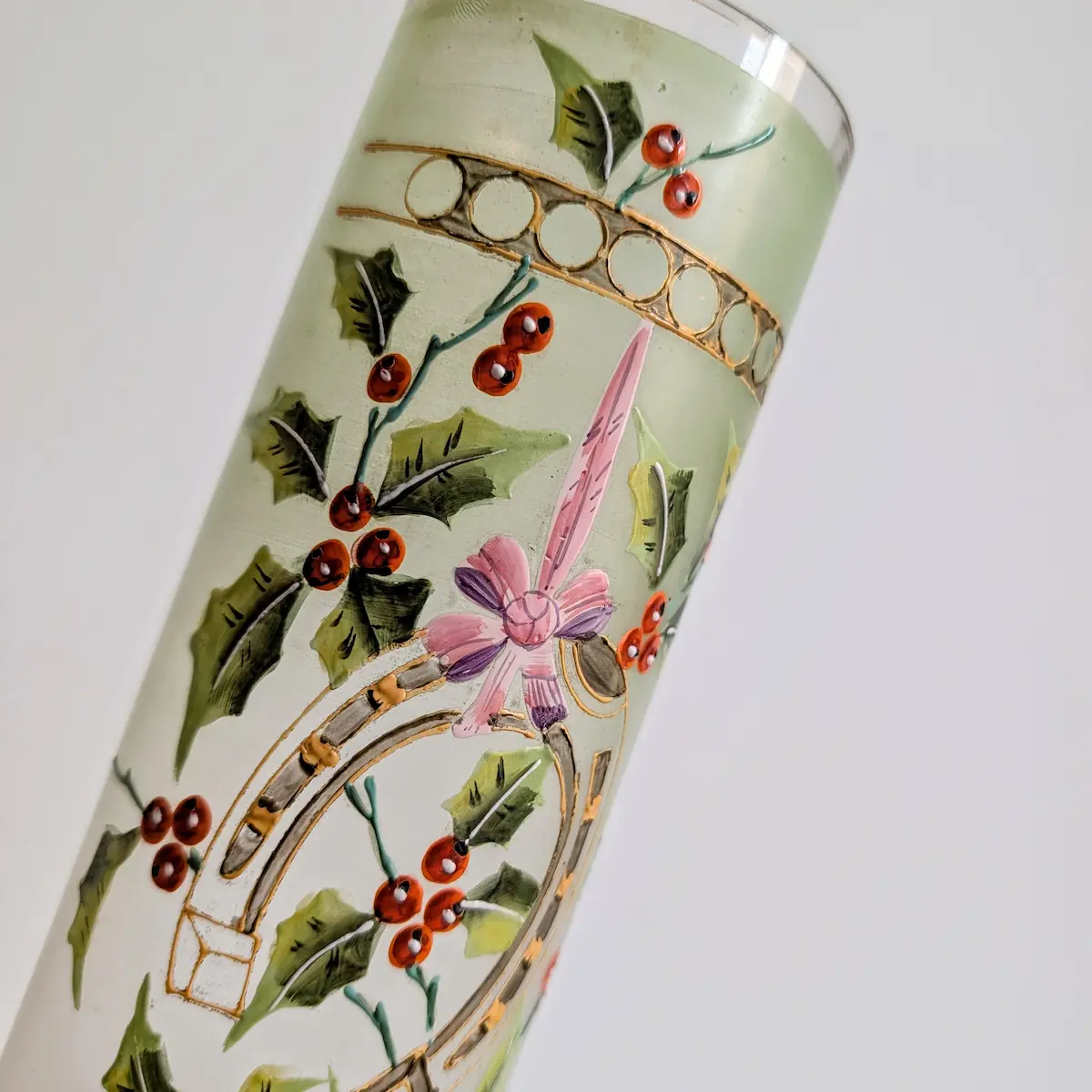 Vase ancien en verre givré à décor de houx Belle Époque