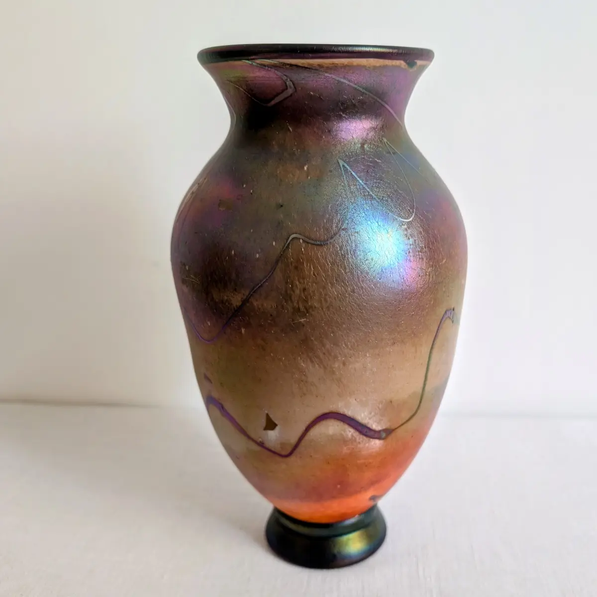 Vase Jean-Pierre Mateus en verre irisé signé 1995, vue de face