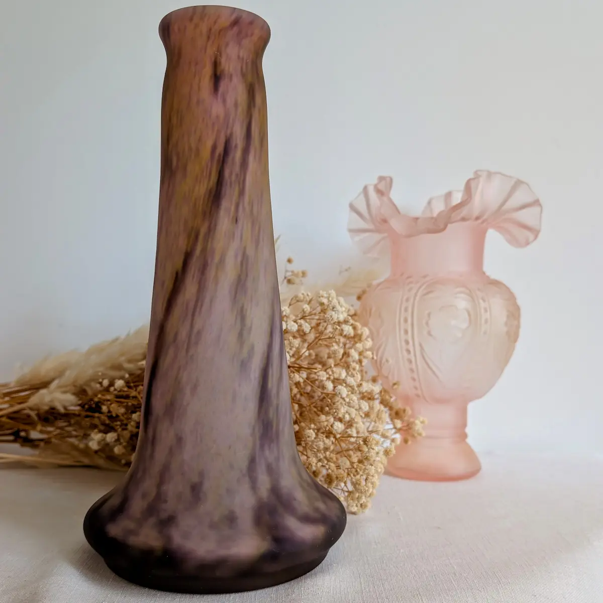 Mise en situation du grand vase La Rochere dans une decoration interieure