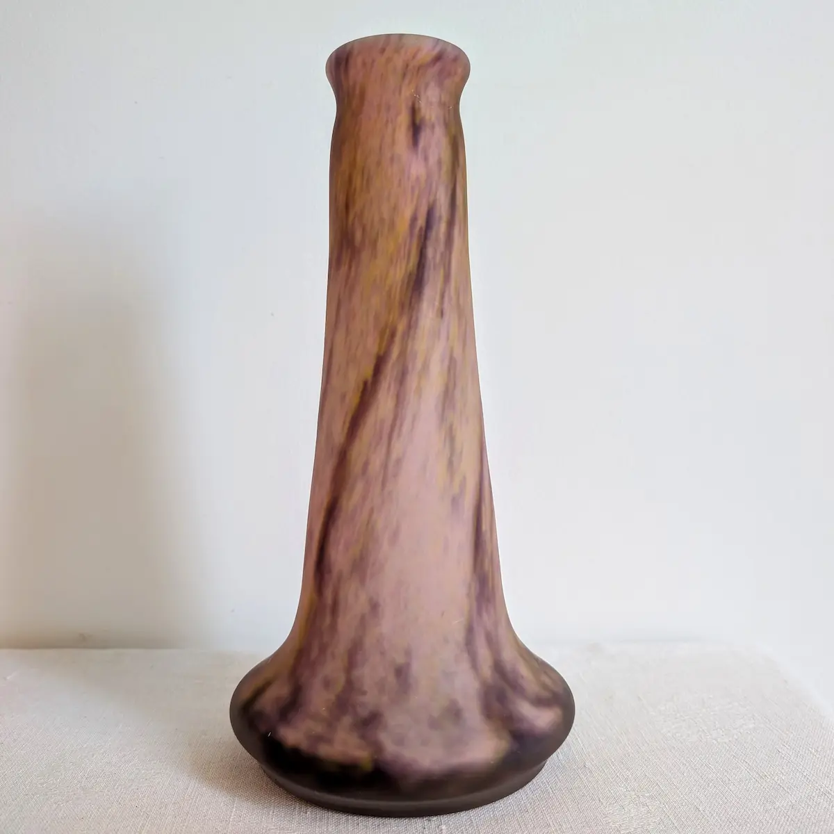 Grand vase La Rochere vintage en verre souffle moucheté mauve