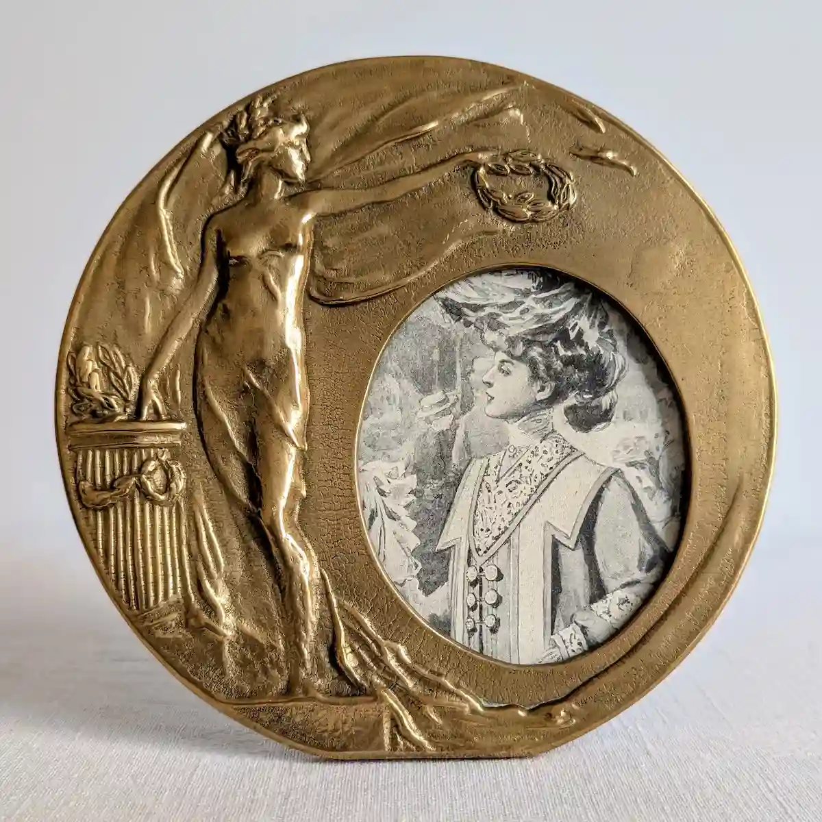 Cadre photo ancien Art Nouveau en bronze doré ciselé de style 1900