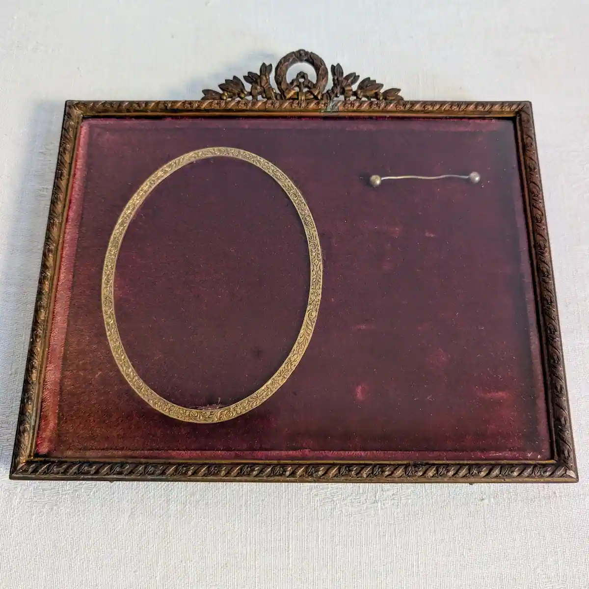Cadre souvenir Napoléon III en velours bordeaux fin XIXe