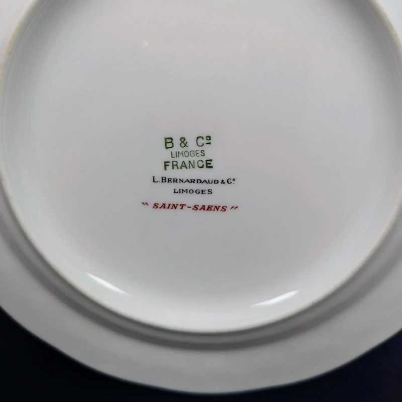 Marque B & Cie Bernardaud Limoges Saint Saëns au dos d’une assiette