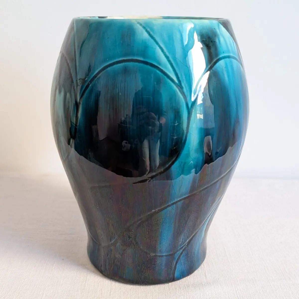 Vase céramique d'atelier 1957 aux émaux bleu pétrole et turquoise