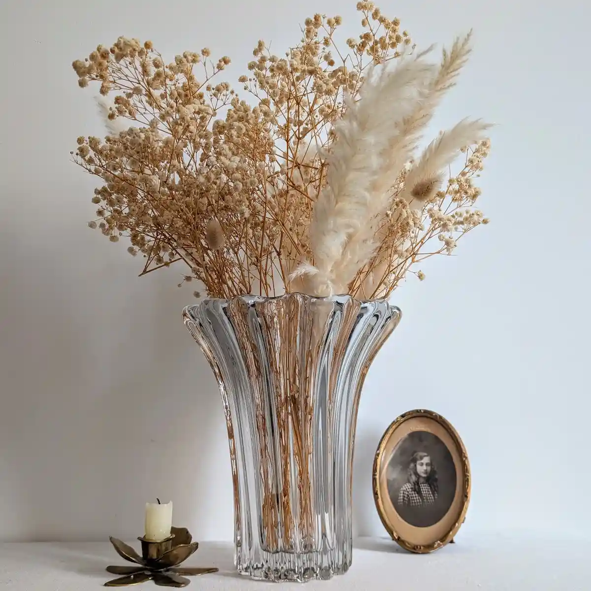 Vase Art déco en verre cristallin avec bouquet de fleurs séchées
